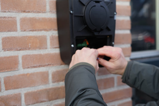 Bidirectional Charging with a Very Easy-to-Install Dutch EV Charger